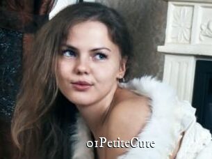 01PetiteCute