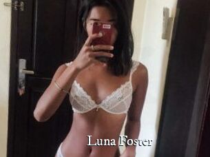 Luna_Foster