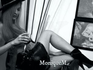 MoniqueM